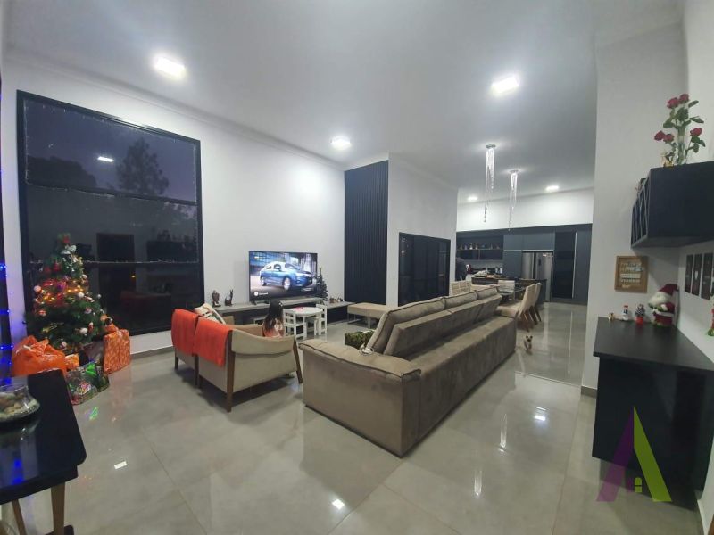 Chácara com Casa Térrea em Bairro Residencial de Chácaras de São Roque!