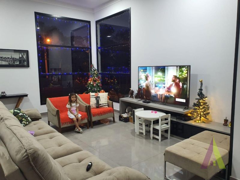 Chácara com Casa Térrea em Bairro Residencial de Chácaras de São Roque!