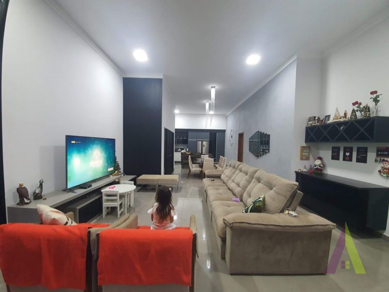 Chácara com Casa Térrea em Bairro Residencial de Chácaras de São Roque!