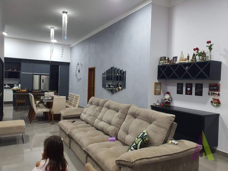 Chácara com Casa Térrea em Bairro Residencial de Chácaras de São Roque!