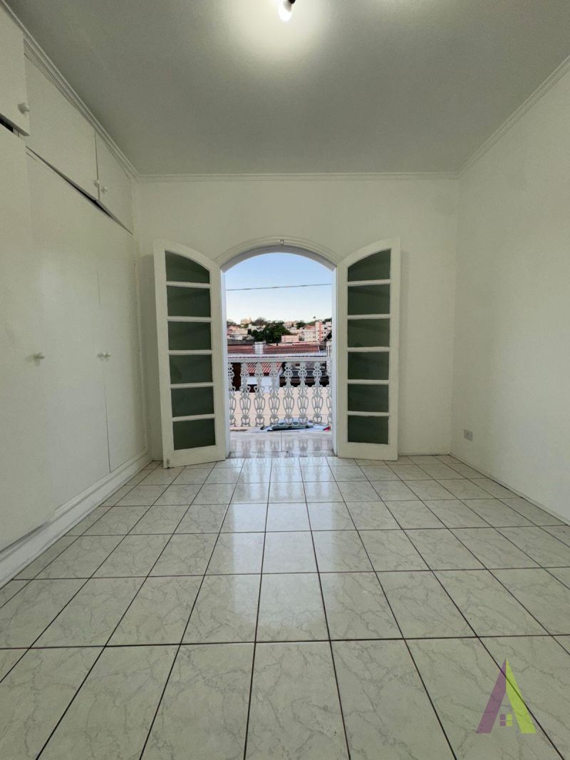 Sobrado no Centro de São Roque!