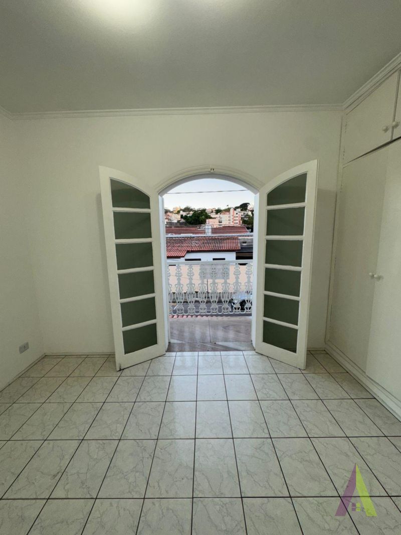 Sobrado no Centro de São Roque!