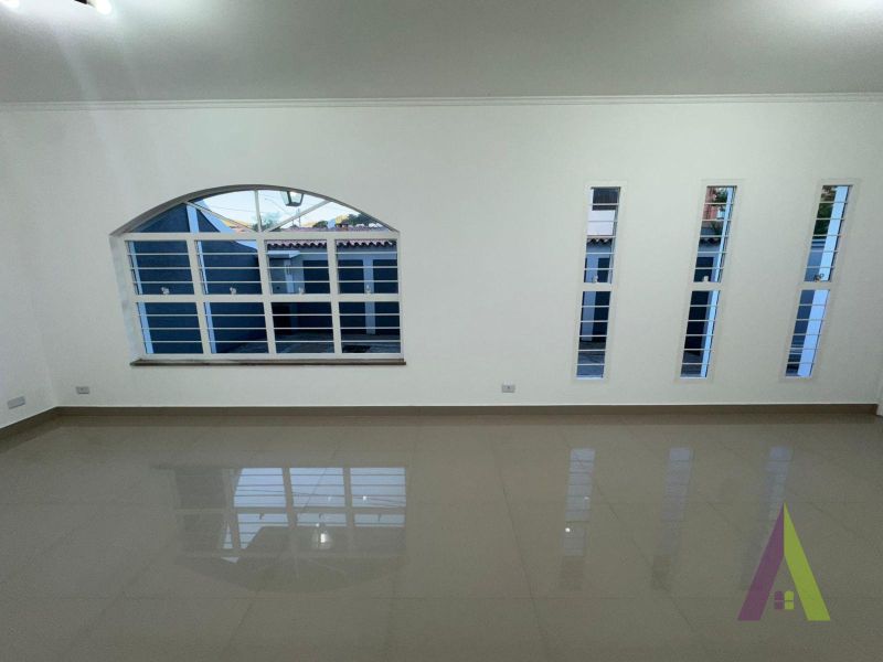 Sobrado no Centro de São Roque!