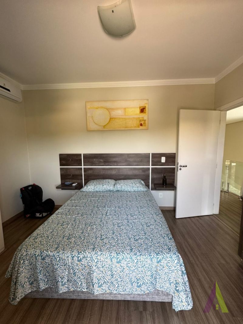 Casa em Condomínio de Alto Padrão de São Roque!