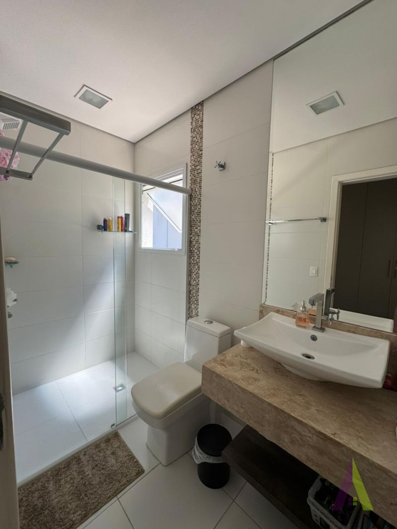 Casa em Condomínio de Alto Padrão de São Roque!