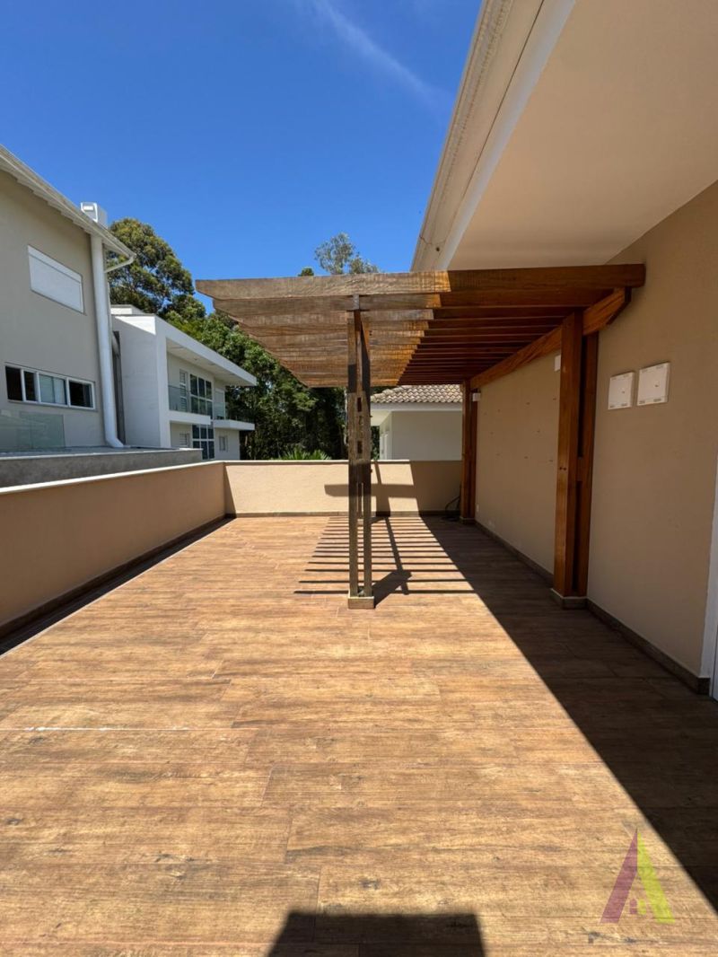 Casa em Condomínio de Alto Padrão de São Roque!