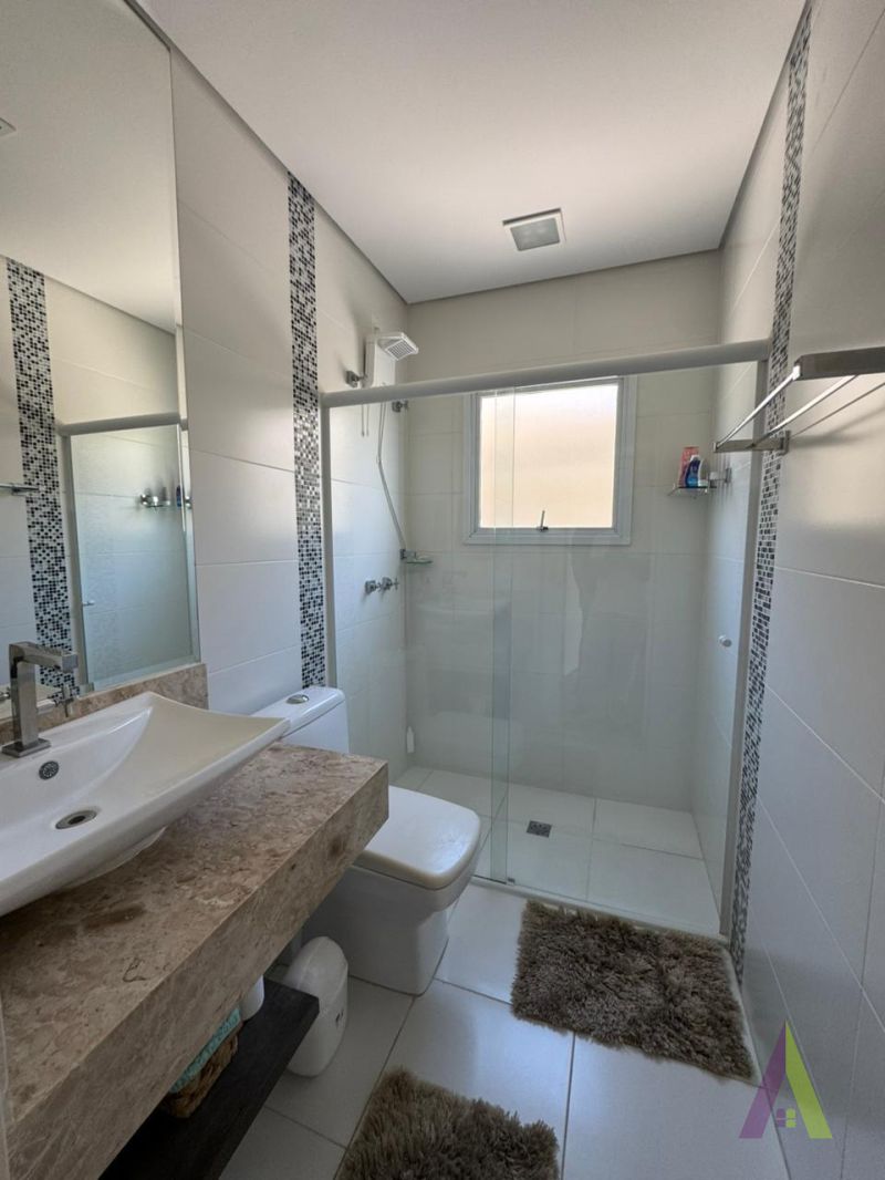 Casa em Condomínio de Alto Padrão de São Roque!