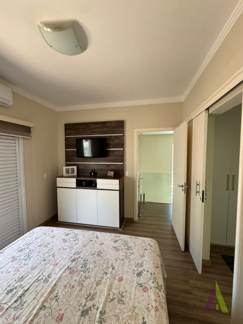 Casa em Condomínio de Alto Padrão de São Roque!