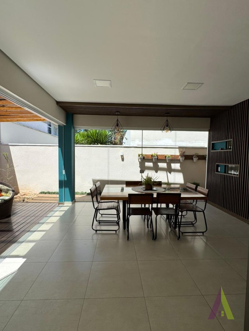 Casa em Condomínio de Alto Padrão de São Roque!