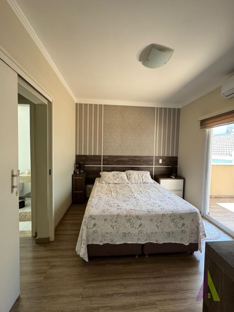 Casa em Condomínio de Alto Padrão de São Roque!