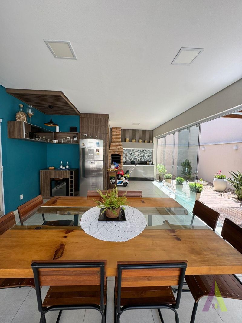 Casa em Condomínio de Alto Padrão de São Roque!