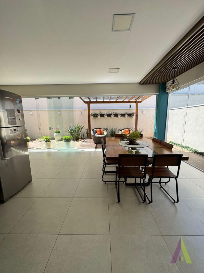 Casa em Condomínio de Alto Padrão de São Roque!