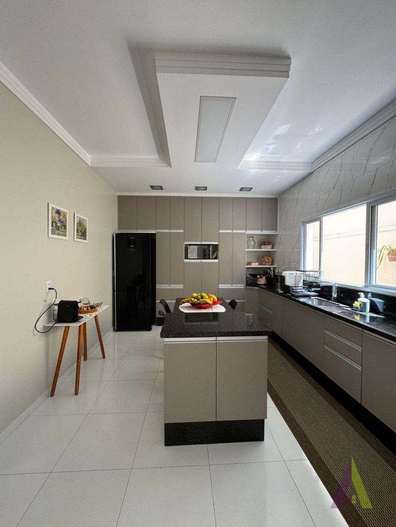 Casa em Condomínio de Alto Padrão de São Roque!