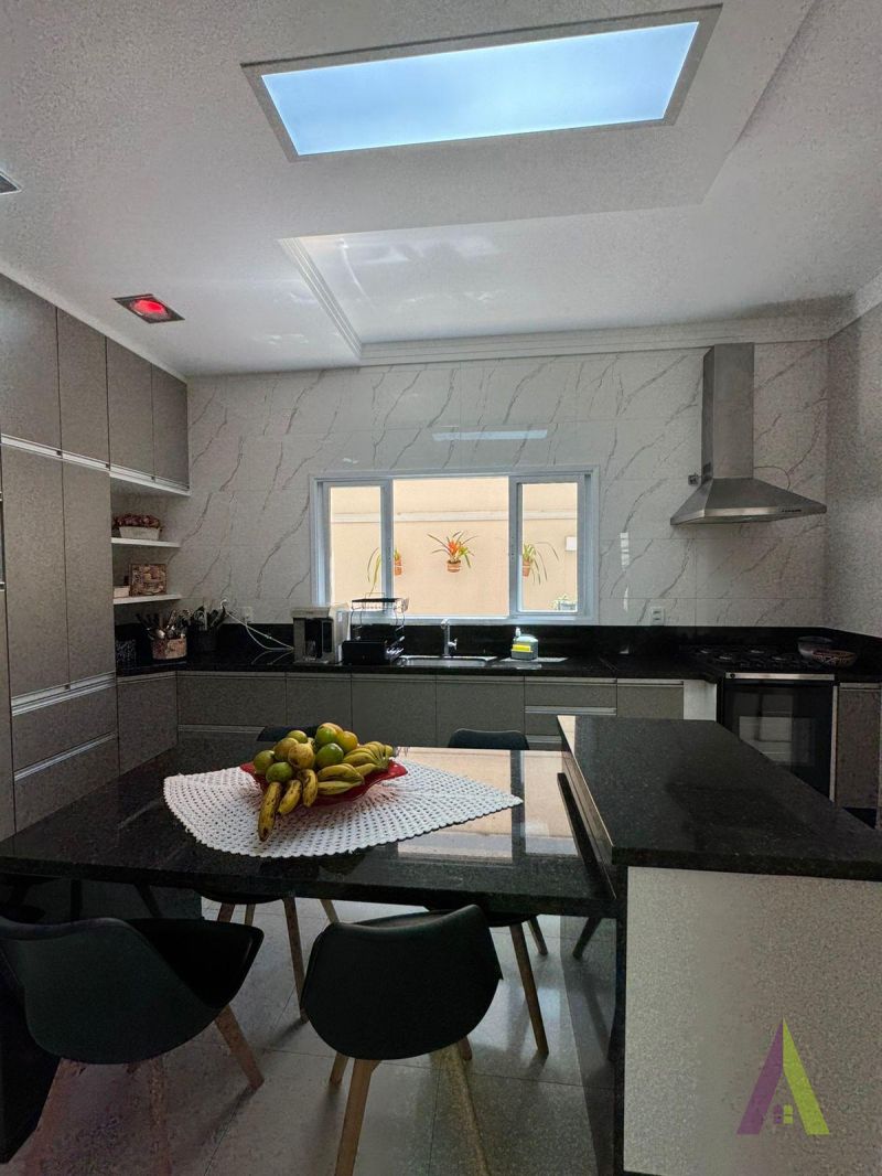 Casa em Condomínio de Alto Padrão de São Roque!