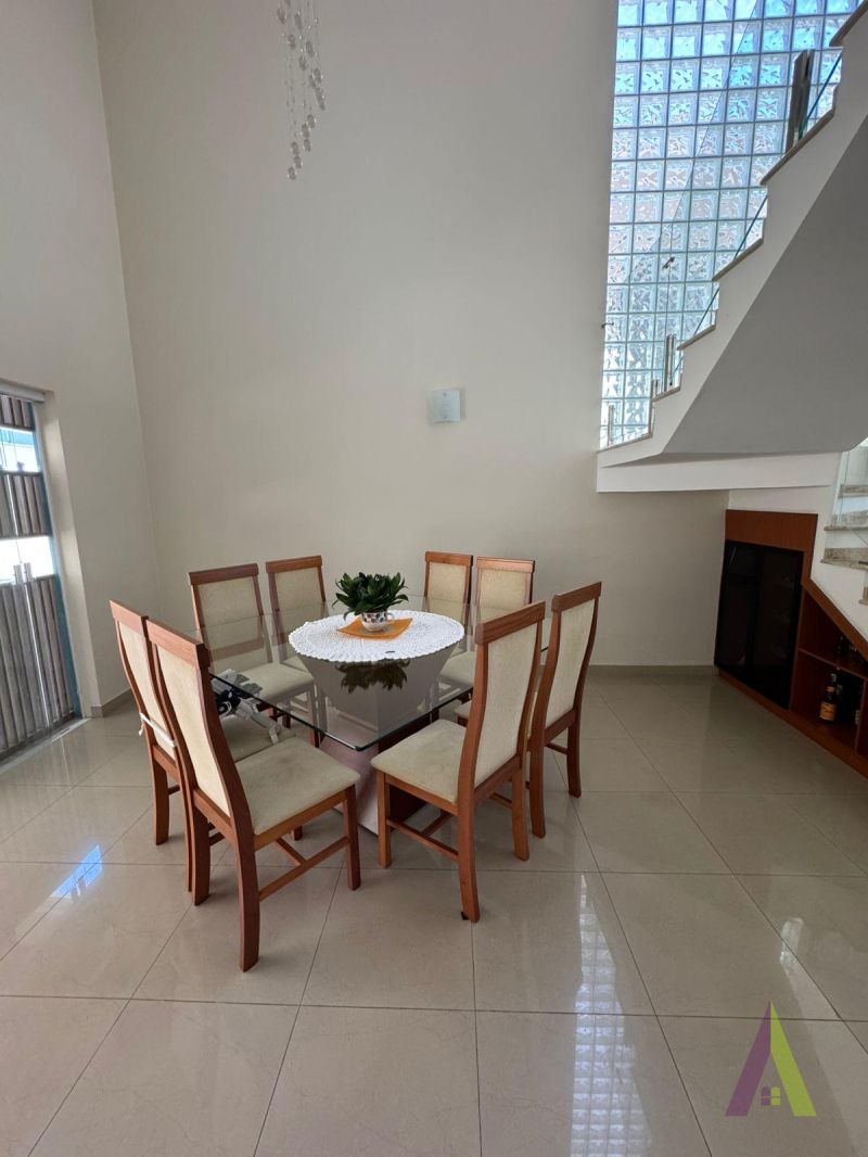 Casa em Condomínio de Alto Padrão de São Roque!