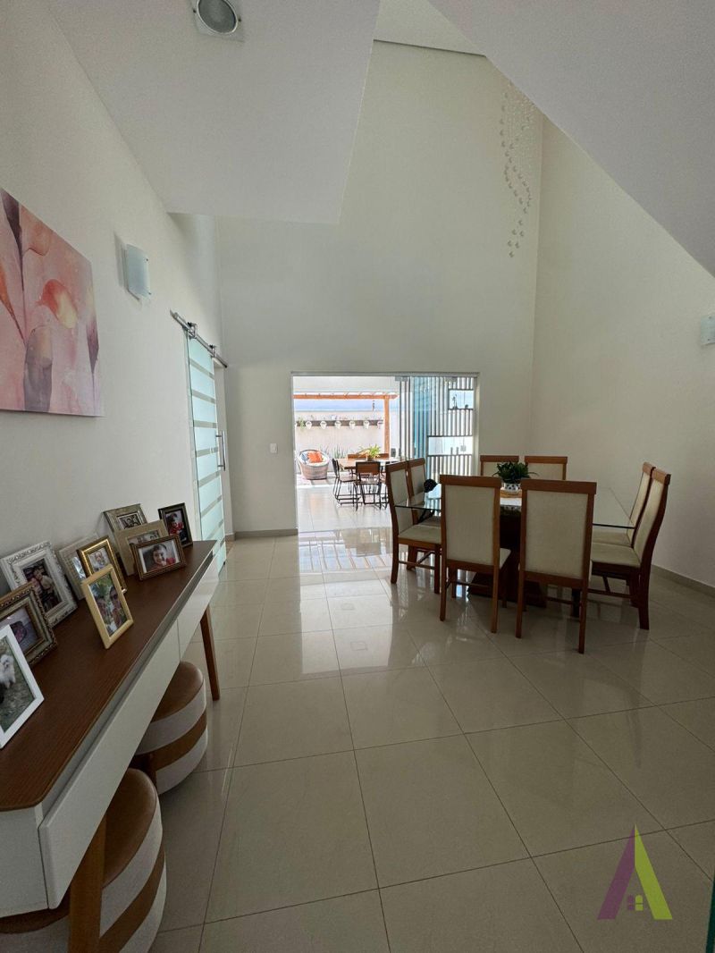 Casa em Condomínio de Alto Padrão de São Roque!