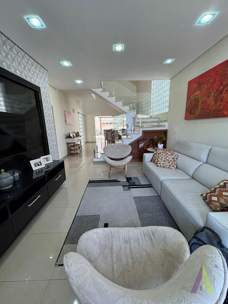 Casa em Condomínio de Alto Padrão de São Roque!