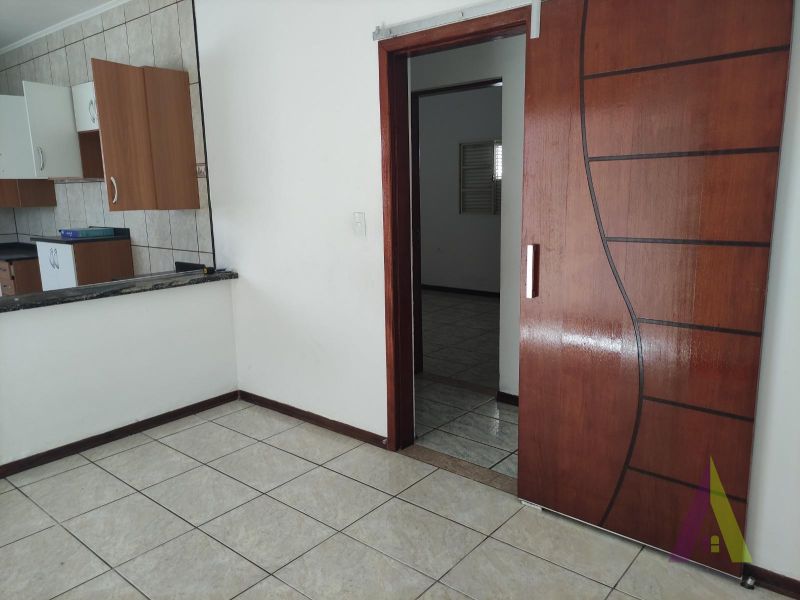 Casa Térrea em Bairro Tradicional de Mairinque!