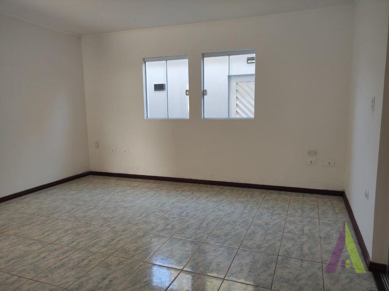 Casa Térrea em Bairro Tradicional de Mairinque!