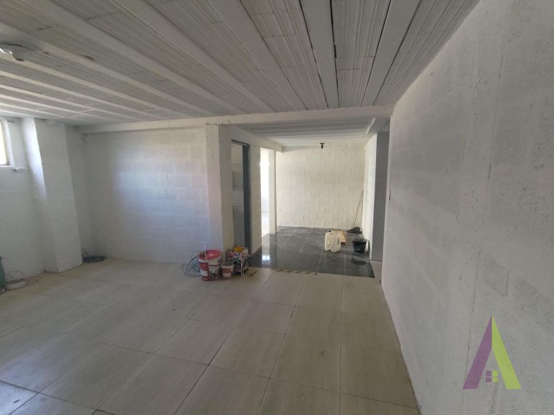 Salão Comercial com Casa em Mairinque!