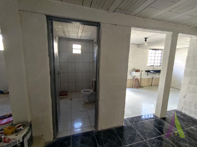 Salão Comercial com Casa em Mairinque!