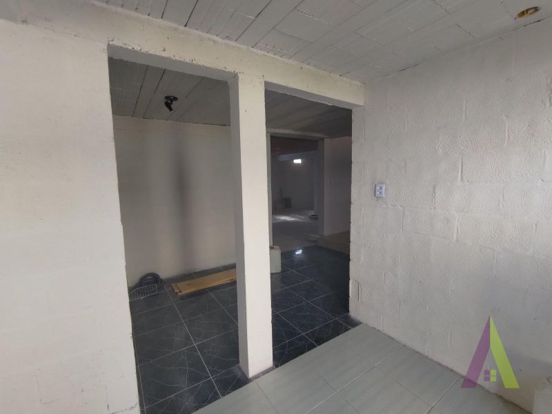 Salão Comercial com Casa em Mairinque!