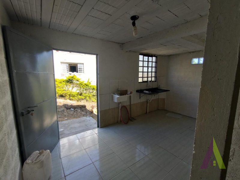 Salão Comercial com Casa em Mairinque!