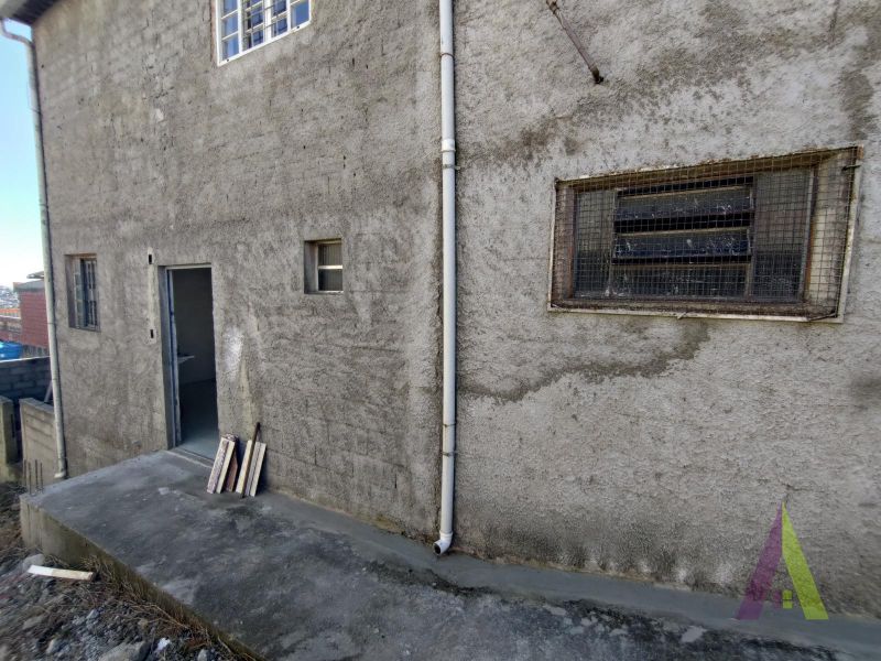 Salão Comercial com Casa em Mairinque!