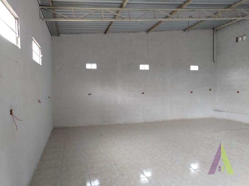 Salão Comercial com Casa em Mairinque!