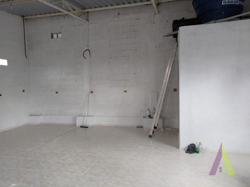 Salão Comercial com Casa em Mairinque!