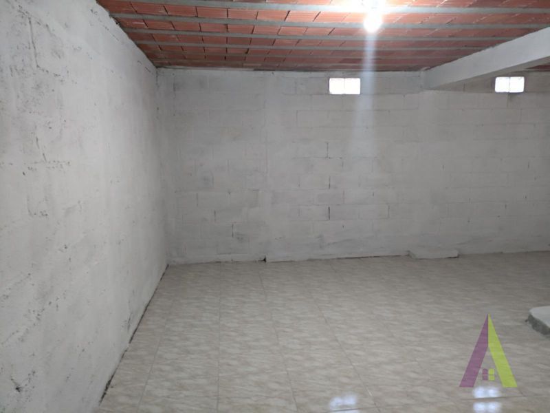 Salão Comercial com Casa em Mairinque!