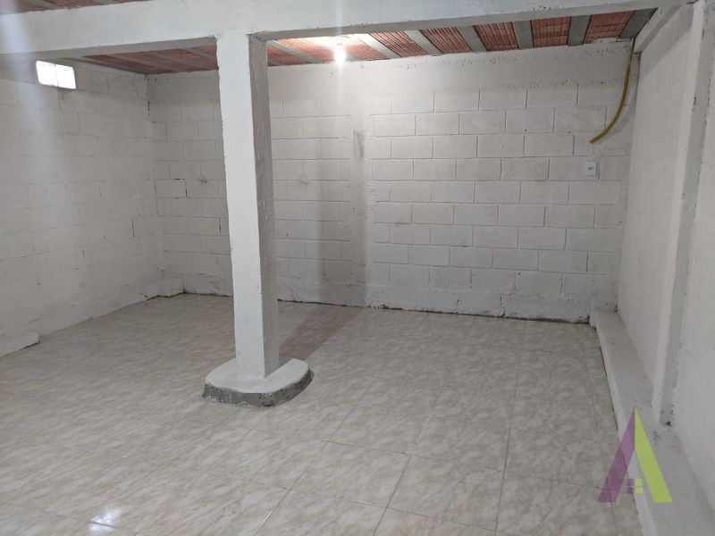 Salão Comercial com Casa em Mairinque!