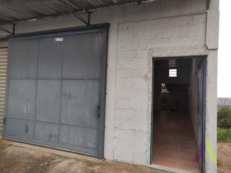 Salão Comercial com Casa em Mairinque!