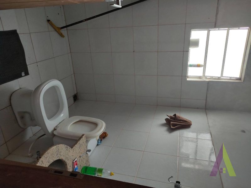 Salão Comercial com Casa em Mairinque!