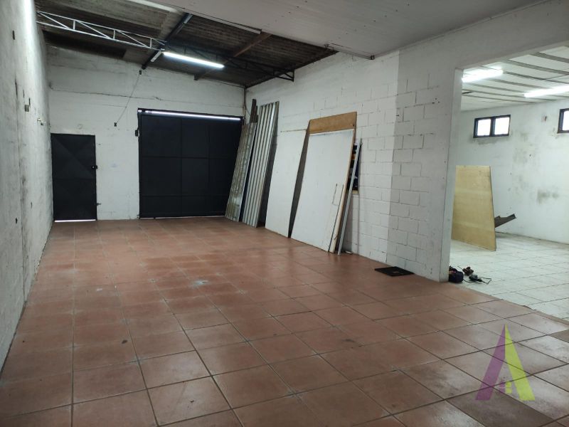 Salão Comercial com Casa em Mairinque!