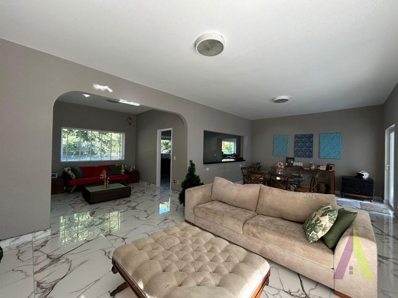 Casa Térrea em Condomínio Fechado! 