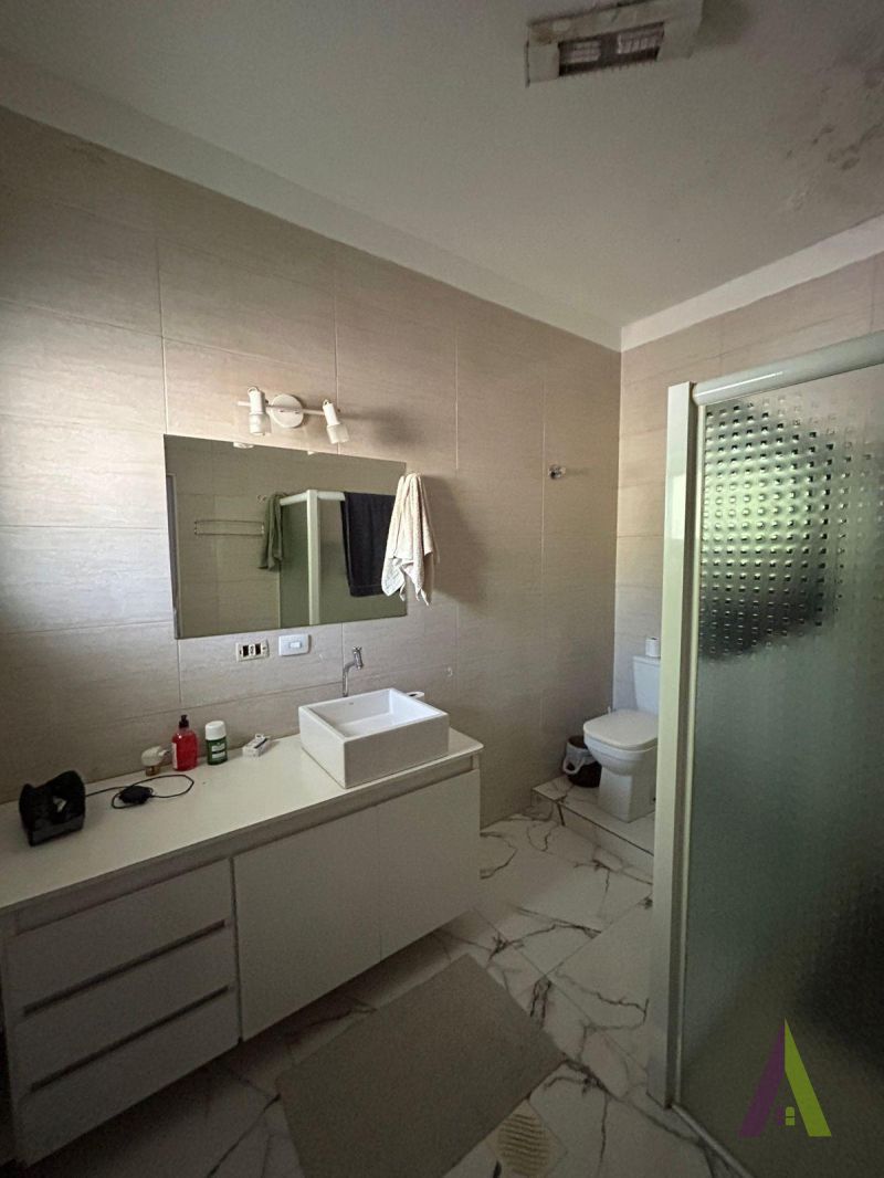 Casa Térrea em Condomínio Fechado! 