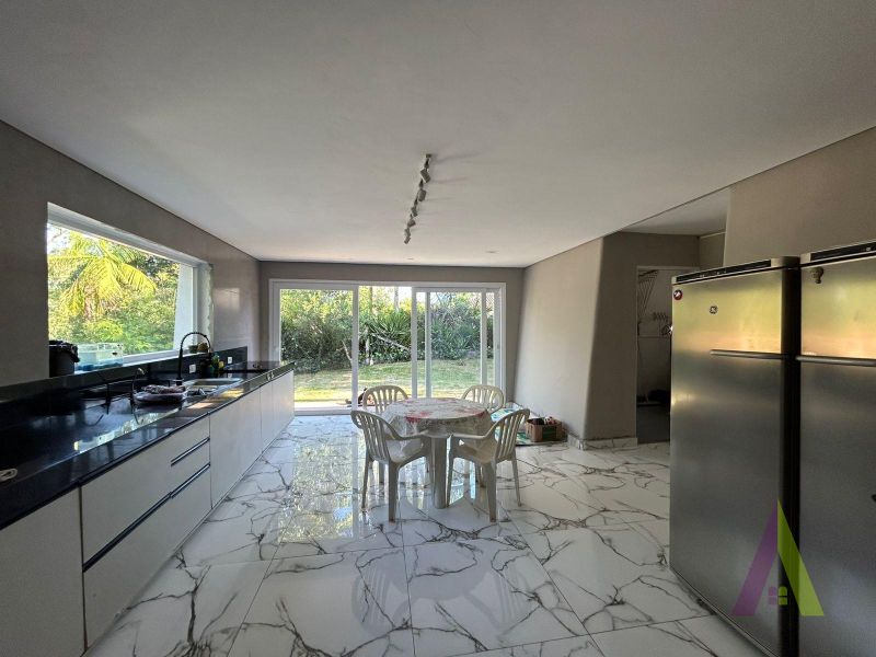 Casa Térrea em Condomínio Fechado! 