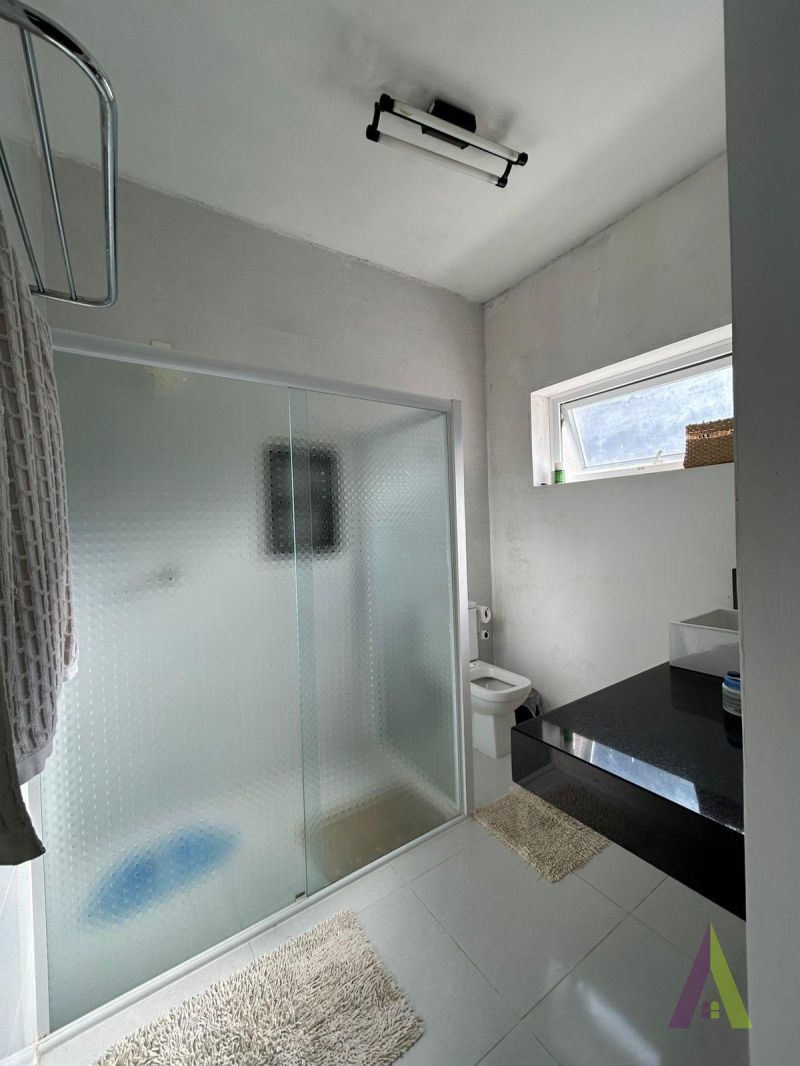 Casa Térrea em Condomínio Fechado! 