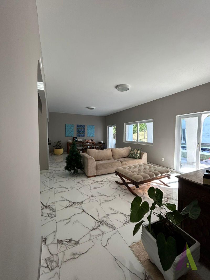 Casa Térrea em Condomínio Fechado! 