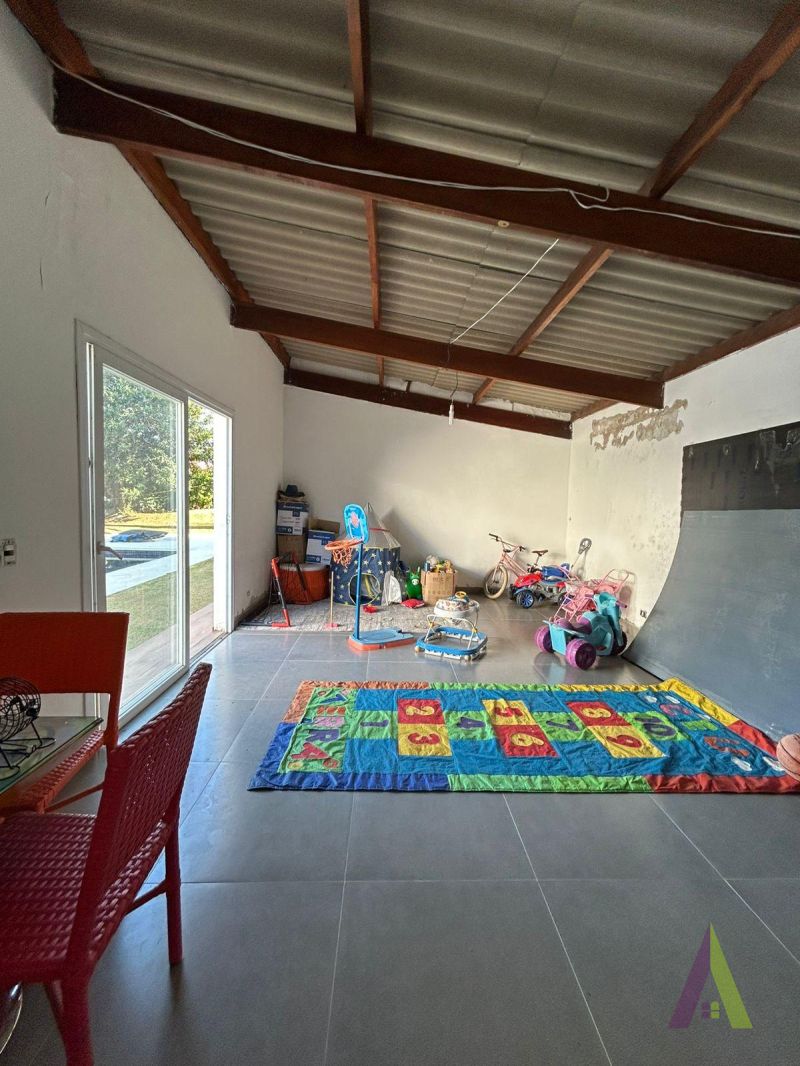 Casa Térrea em Condomínio Fechado! 