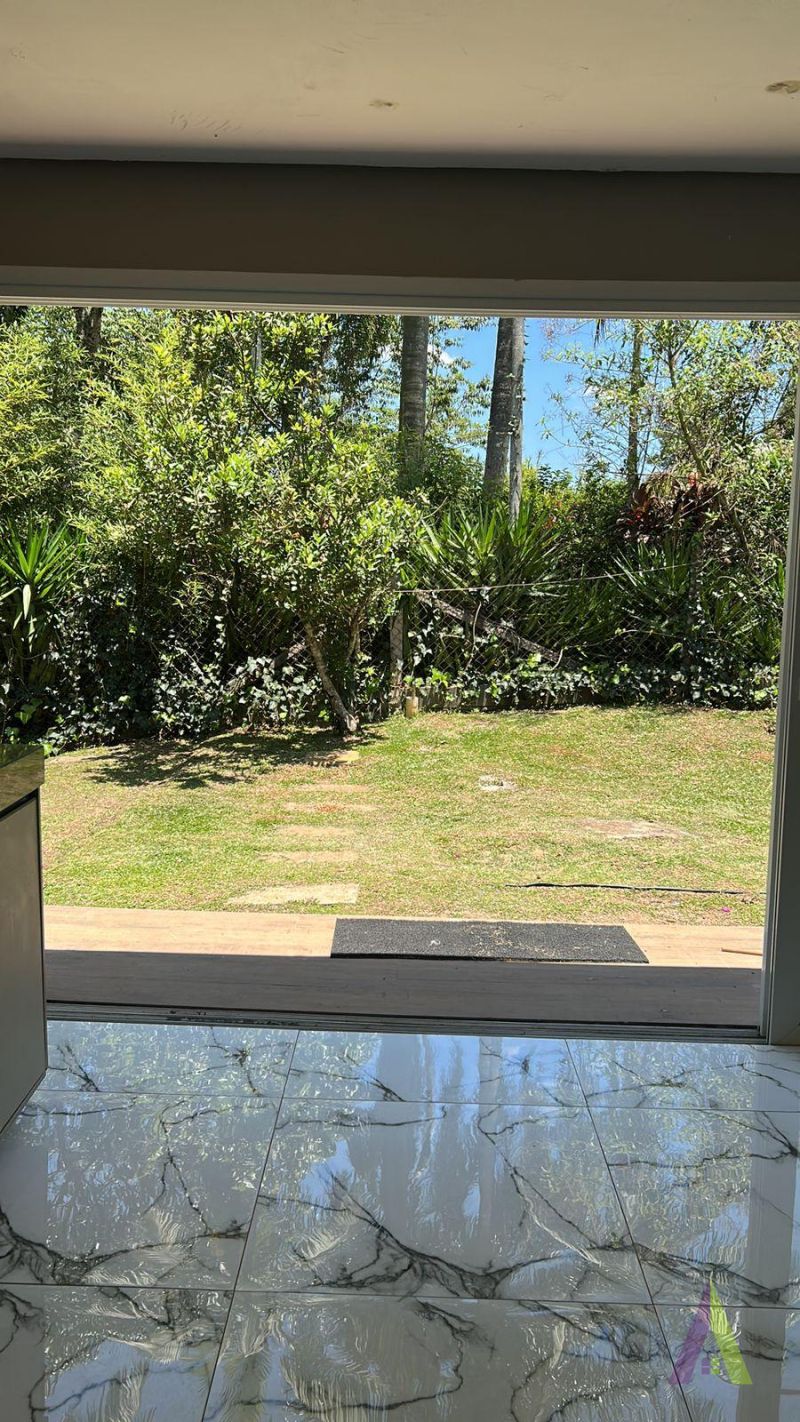 Casa Térrea em Condomínio Fechado! 