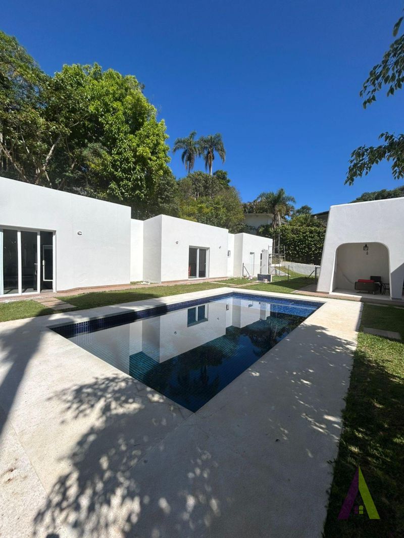 Casa Térrea em Condomínio Fechado! 