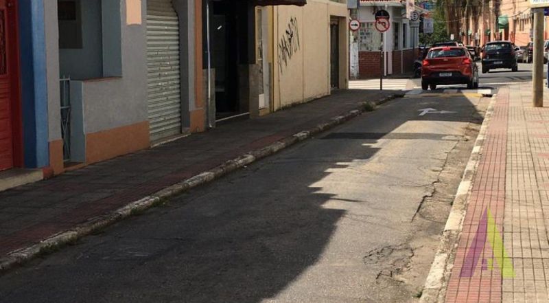 Casa Térrea no Centro de São Roque!