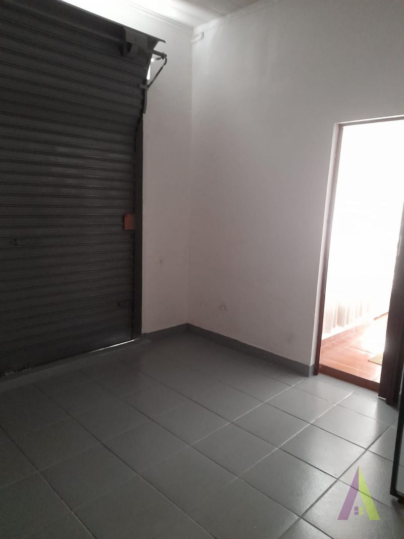 Casa Térrea no Centro de São Roque!