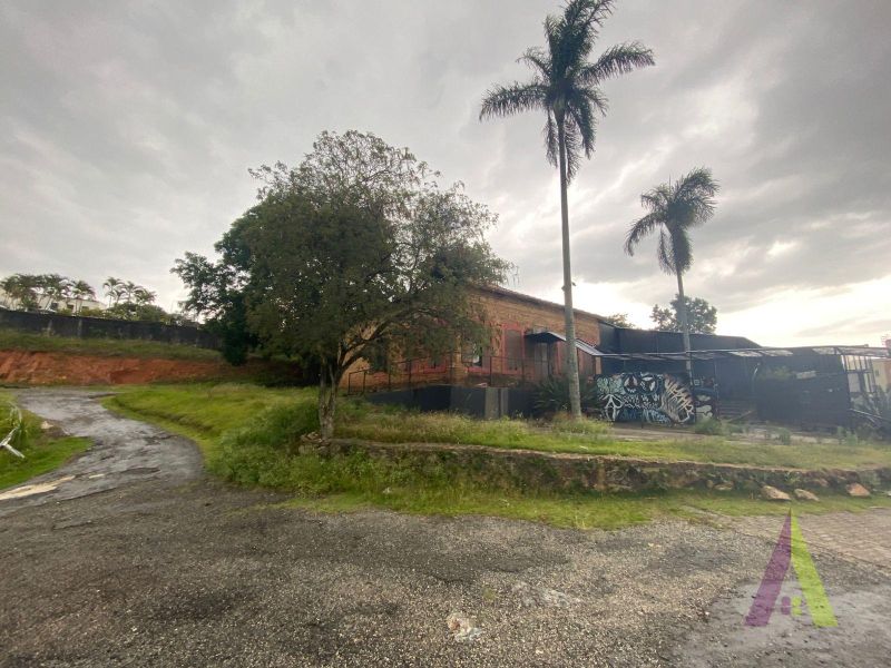 Ponto Comercial no Centro de São Roque! 