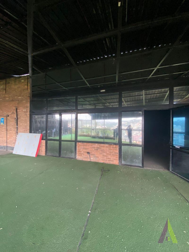 Ponto Comercial no Centro de São Roque! 