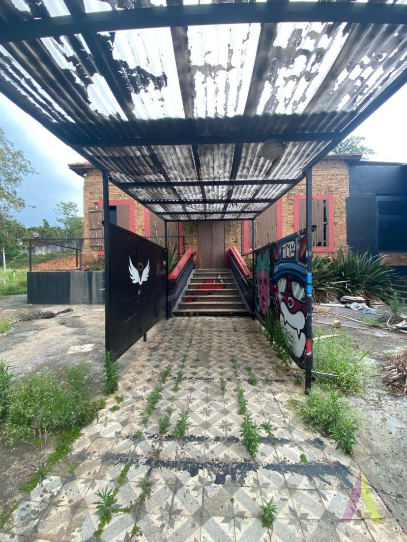 Ponto Comercial no Centro de São Roque! 