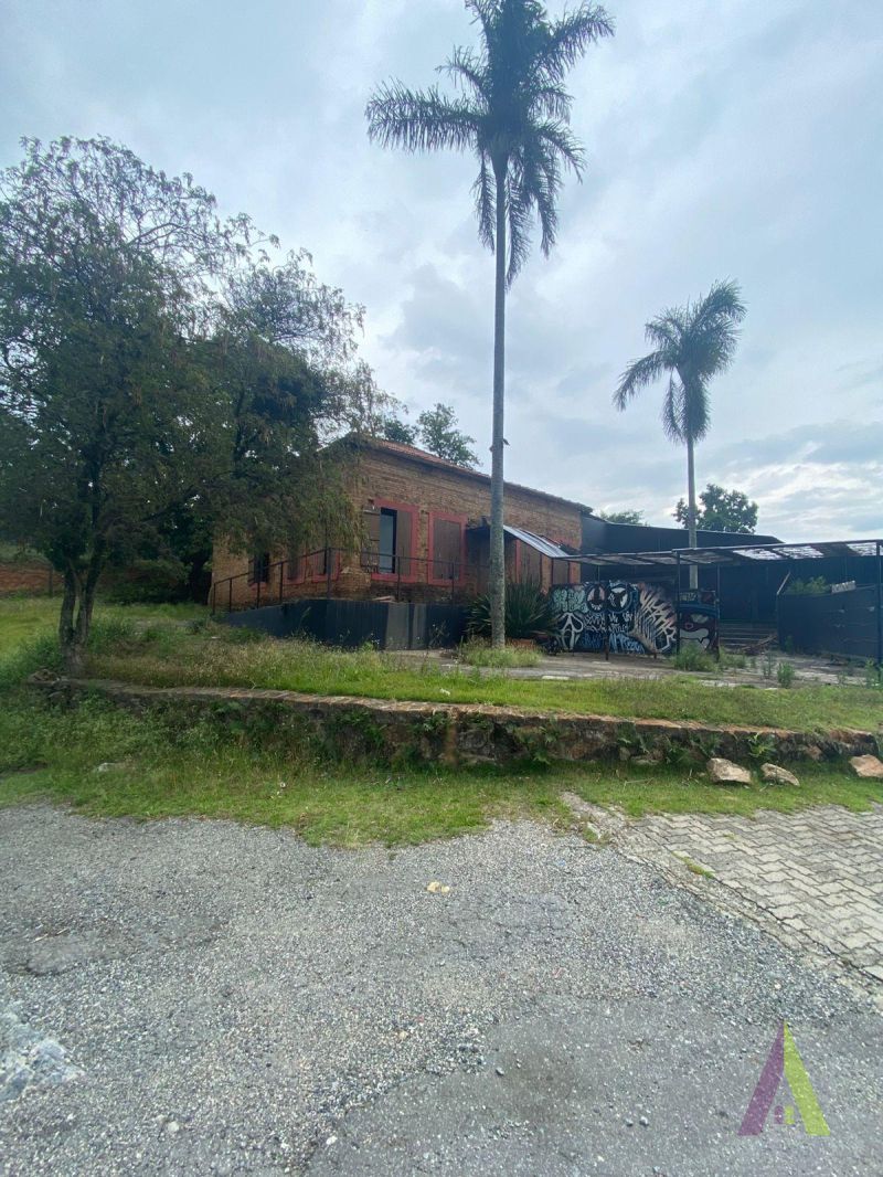 Ponto Comercial no Centro de São Roque! 