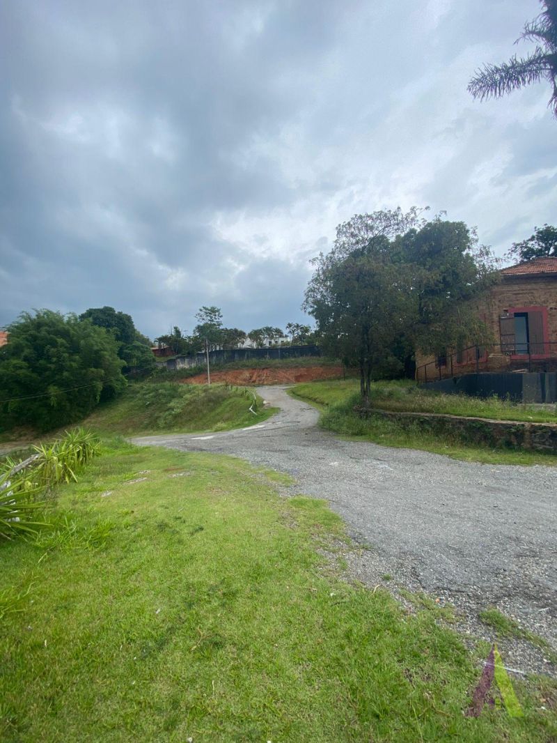 Ponto Comercial no Centro de São Roque! 